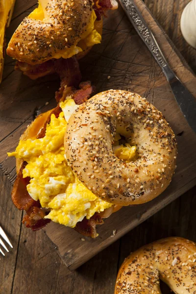 Hearty Breakfast Sandwich on a Bagel — Stock Photo, Image