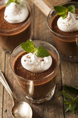 Ev yapımı koyu çikolata Mousse