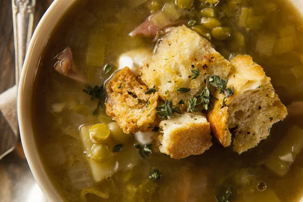 Домашній роздвоєний гороховий суп — стокове фото