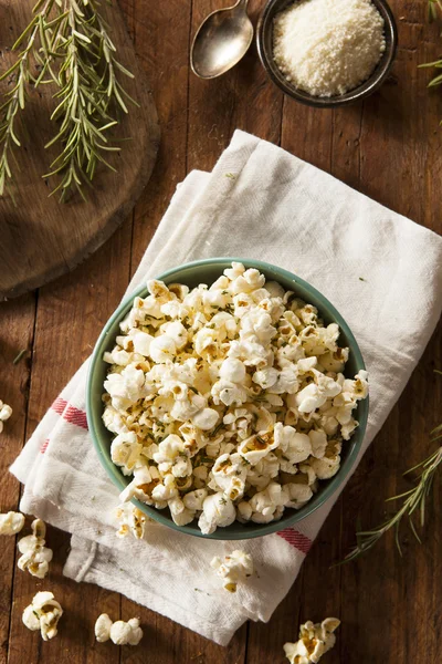 Palomitas caseras de romero con hierbas y queso — Foto de Stock