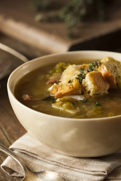 Soupe de pois cassés maison — Photo