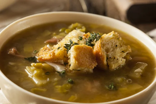 Домашній роздвоєний гороховий суп — стокове фото
