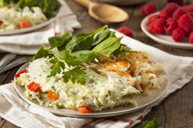 Sağlıklı ıspanak beyaz yumurta omlet