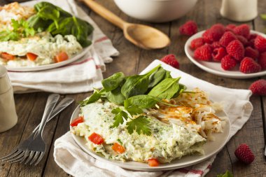 Sağlıklı ıspanak beyaz yumurta omlet