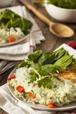 Sağlıklı ıspanak beyaz yumurta omlet