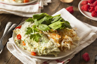 Sağlıklı ıspanak beyaz yumurta omlet