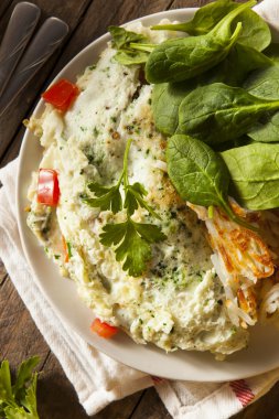 Sağlıklı ıspanak beyaz yumurta omlet