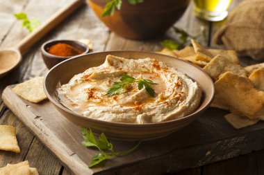 Sağlıklı ev yapımı krem humus