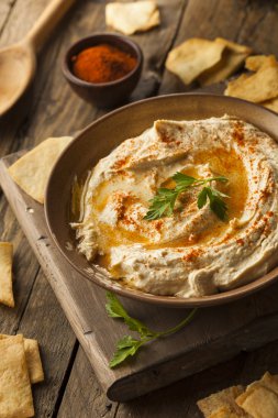 Sağlıklı ev yapımı krem humus