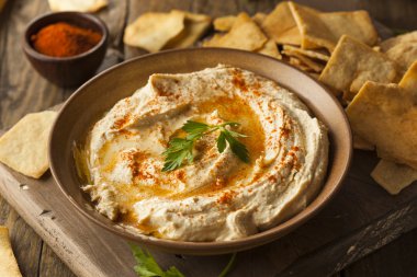 Sağlıklı ev yapımı krem humus
