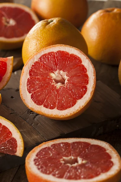 Gezonde biologische rode Ruby Grapefruit — Stockfoto