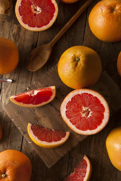 Healthy Organic Red Ruby Grapefruit — Stock Photo, Image