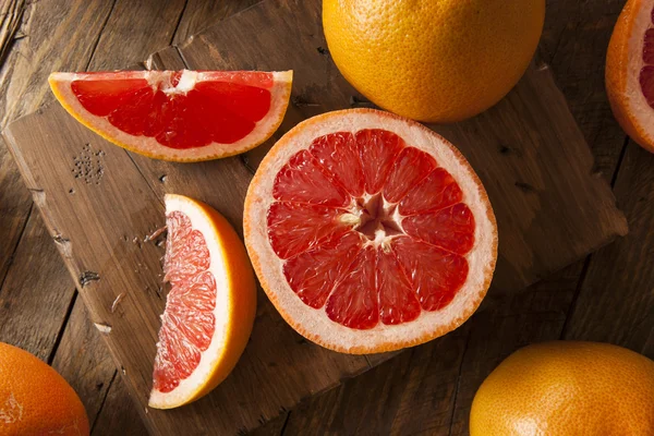 Gezonde biologische rode Ruby Grapefruit — Stockfoto