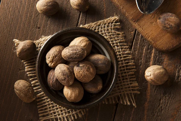 Raw Organic Dry Nutmeg — Stock Photo, Image