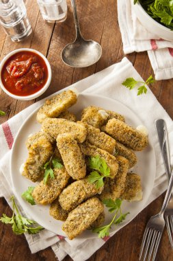 Ev yapımı peynir Mozzarella çubuğu