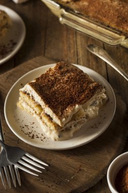 Tatlı olarak ev yapımı Tiramisu