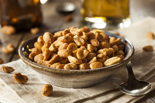 Домашний медовый жареный арахис — стоковое фото