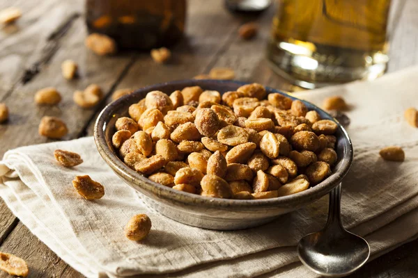 Домашний медовый жареный арахис — стоковое фото