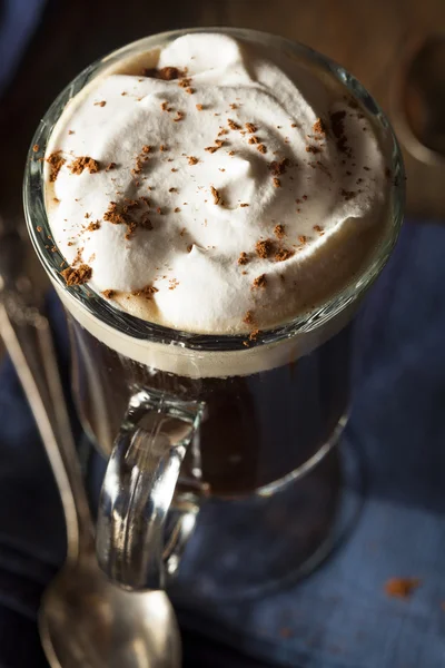 Домашнє Ірландська кава з віскі — стокове фото