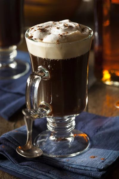 Hemmagjorda Irish Coffee med whisky — Stockfoto