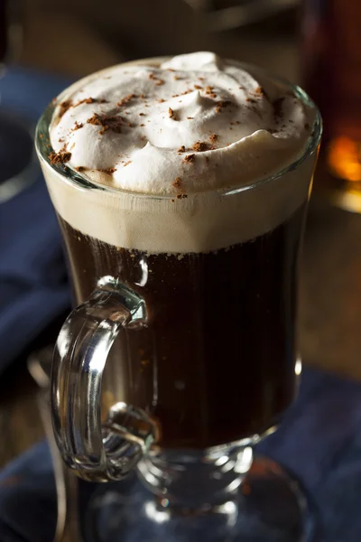 Hemmagjorda Irish Coffee med whisky — Stockfoto