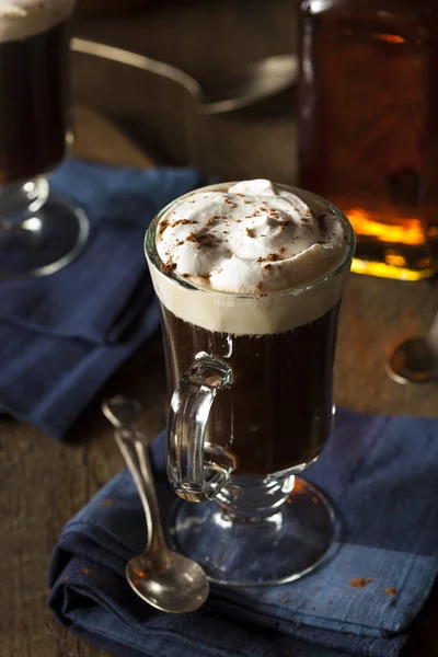 Café irlandés casero con whisky — Foto de Stock