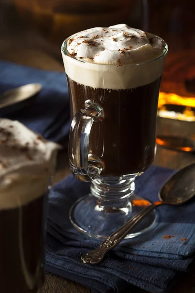 Hemmagjorda Irish Coffee med whisky — Stockfoto