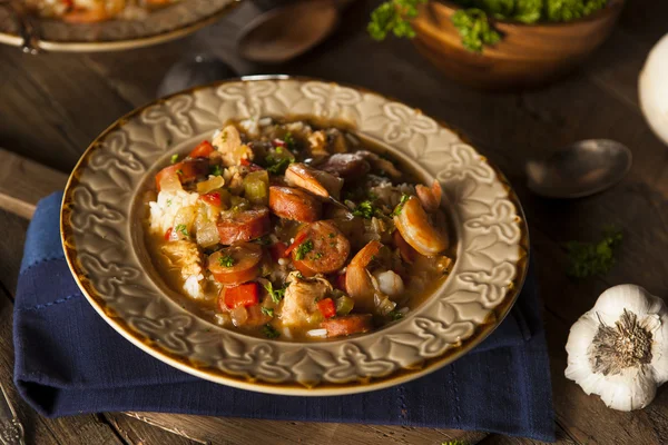 Camarones caseros y salchichas Cajún Gumbo — Foto de Stock