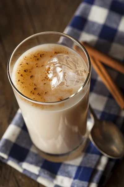 Hemgjord Horchata med kanel — Stockfoto