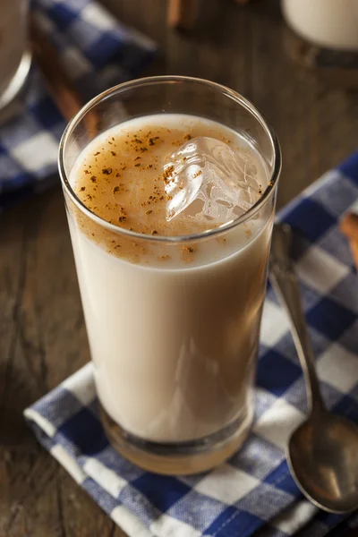 Horchata caseiro com canela — Fotografia de Stock