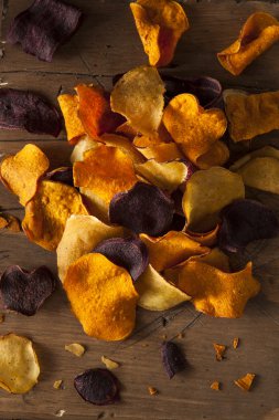 Sağlıklı ev yapımı sebze cips