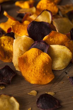 Sağlıklı ev yapımı sebze cips