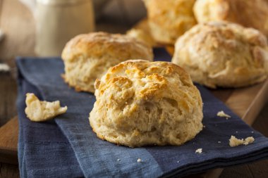 Ev yapımı Flakey Buttermilk bisküvi