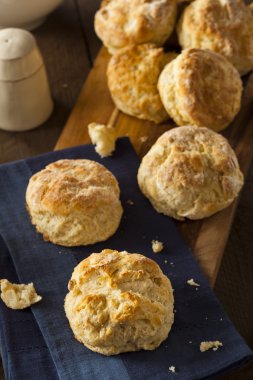 Ev yapımı Flakey Buttermilk bisküvi