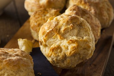Ev yapımı Flakey Buttermilk bisküvi