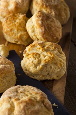 Ev yapımı Flakey Buttermilk bisküvi