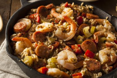 Baharatlı ev yapımı Cajun Jambalaya