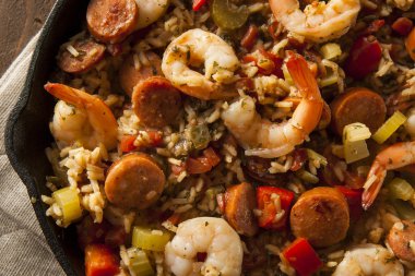 Baharatlı ev yapımı Cajun Jambalaya