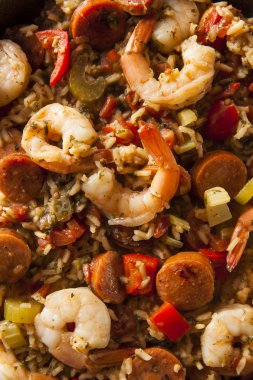 Baharatlı ev yapımı Cajun Jambalaya