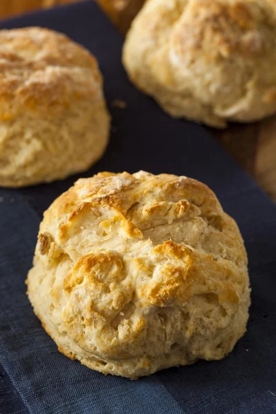 Facut acasa Flakey Buttermilk Biscuiti — Fotografie, imagine de stoc