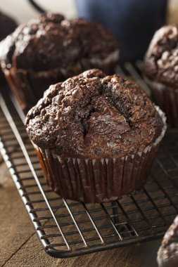 Ev yapımı koyu çikolata Muffins