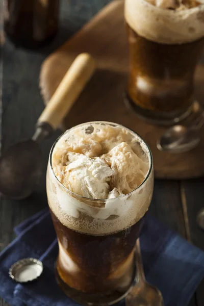 Frozen Dark Stout Birra galleggiante — Foto Stock