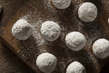 Ev yapımı şekerli çörek delik