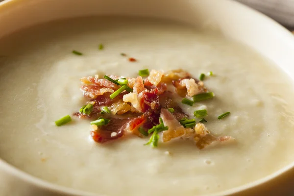 Homemade Creamy Potato and Leek Soup — Stock Photo, Image