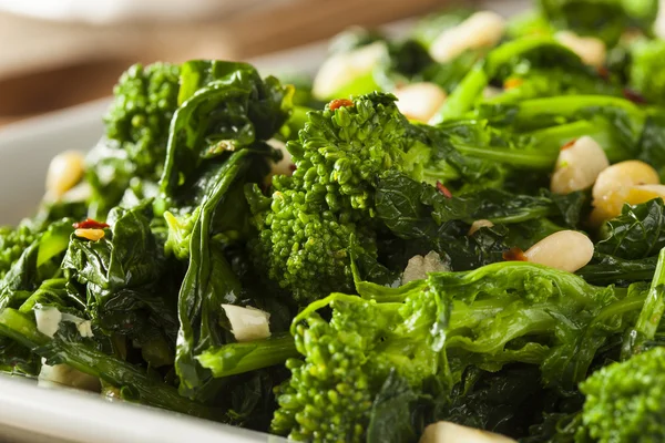 Zelfgemaakte gebakken groene Broccoli Rabe — Stockfoto