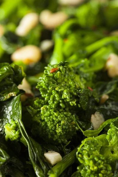 Zelfgemaakte gebakken groene Broccoli Rabe — Stockfoto