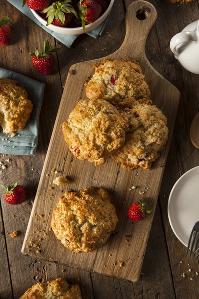 Σπιτικά φράουλας Scones για πρωινό — Φωτογραφία Αρχείου