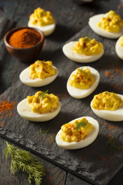 Ev yapımı acılı baharatlı ve acılı yumurta