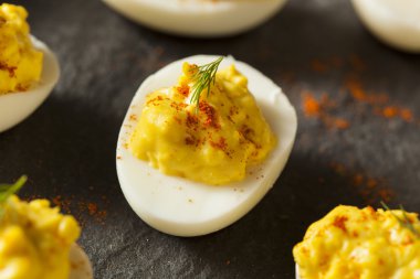 Ev yapımı acılı baharatlı ve acılı yumurta