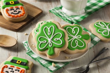 Yeşil yonca St Patricks Günü kurabiye